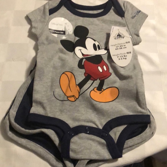 Disney Parks Mickey boys 2pc outfit - Picture 1 of 3